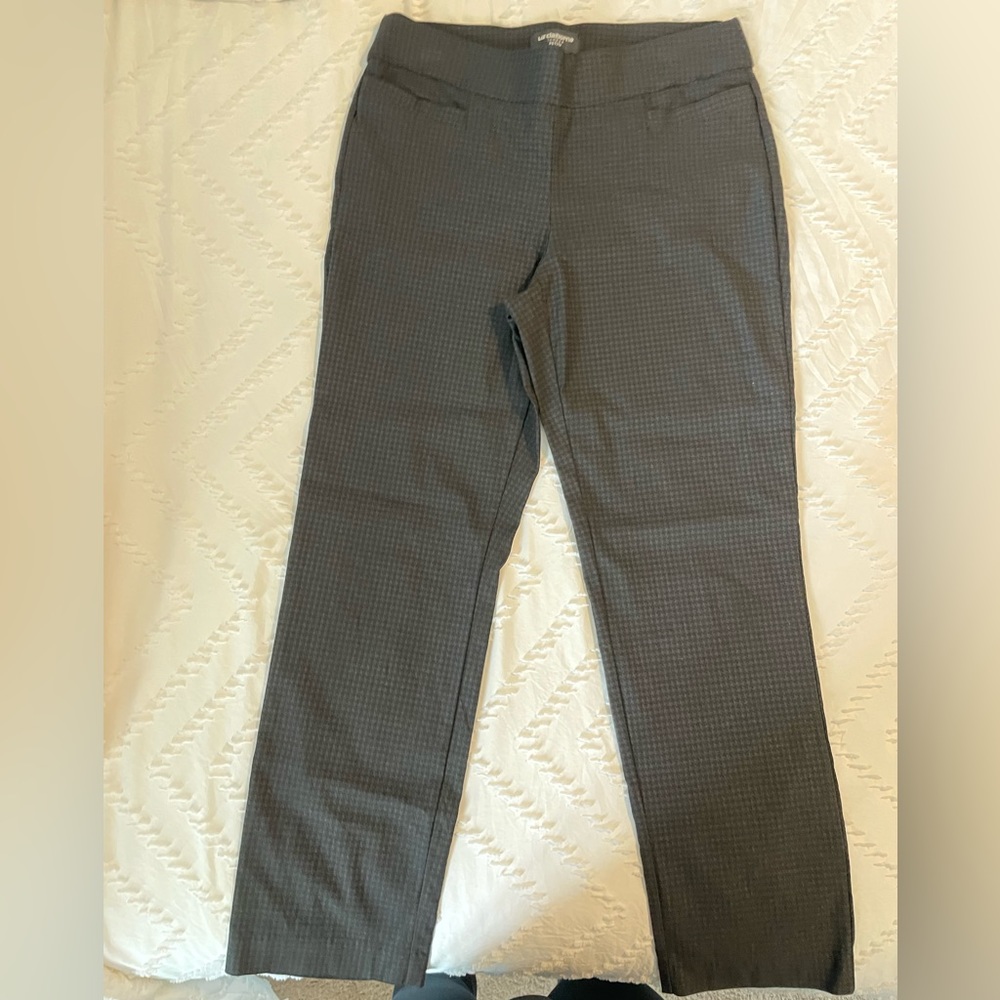 EUC Women’s Liz Claiborne Career Petite Slim Leg Dress Pants Size 8P